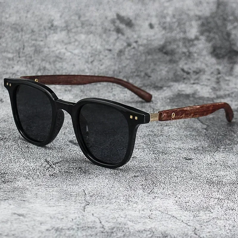 Kacamata hitam untuk pria dan  - Photography Of A Man ulasan dan harga